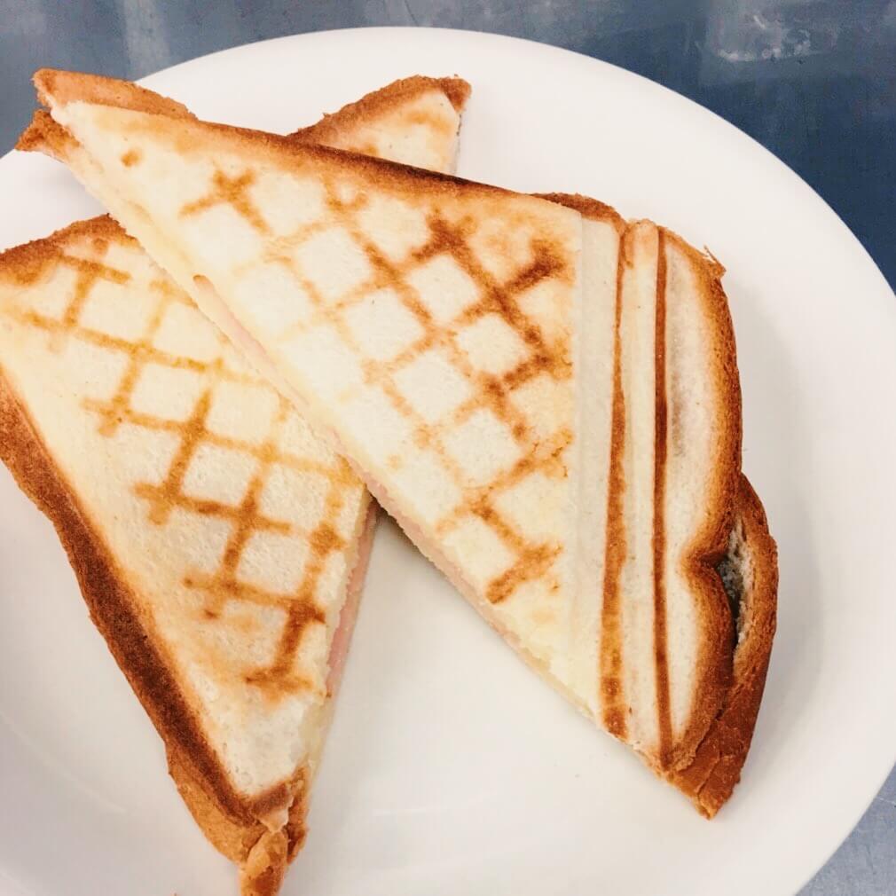 EFE0A792-A3FD-4577-A474-54DD6FA8EDC8.jpg カフェあるこのホットサンド